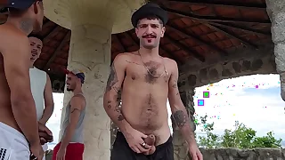 Meus Amigos do pau mega grosso na ilha( um vigiando e nos 3 fudendo )